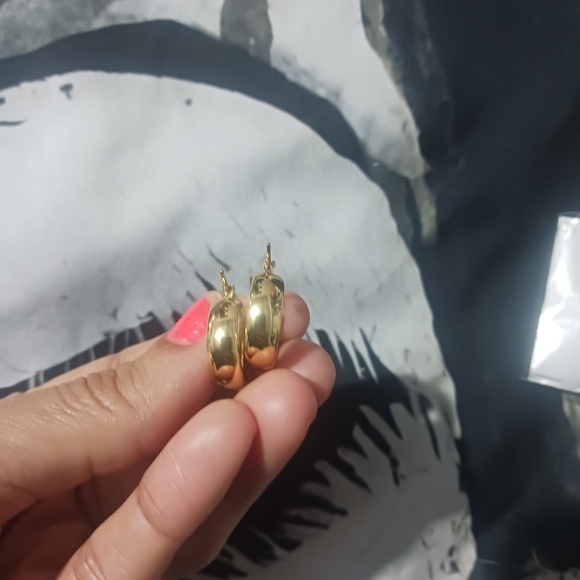 Women Stainless Steel Gold Hoop Mini Earrings - Picture 4 of 5